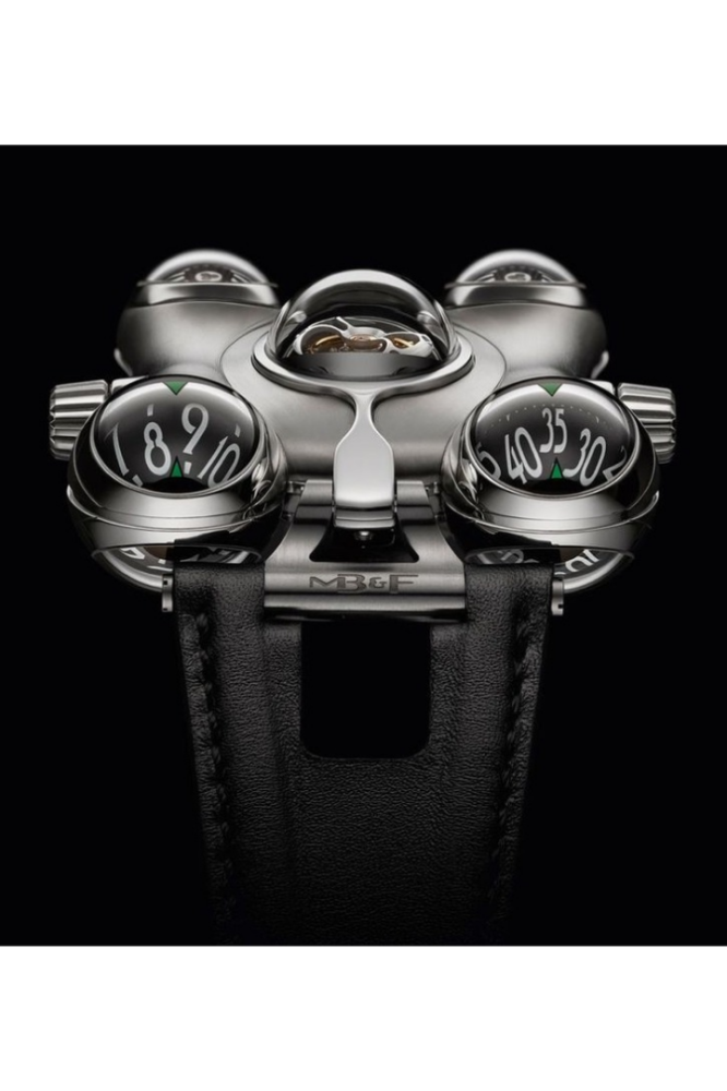 أغرب الساعات في العالم: تصاميم مبتكرة تتحدى الزمن