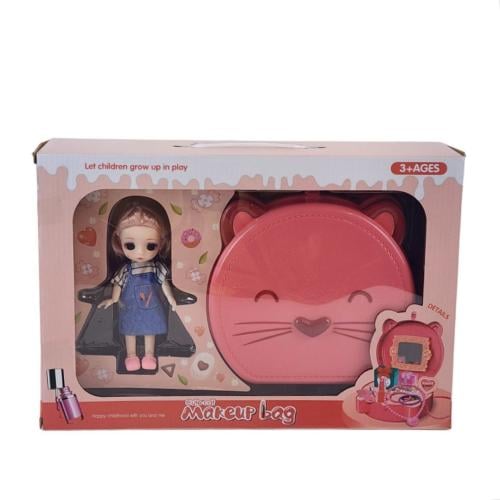 دمية مع حقيبة ميك اب