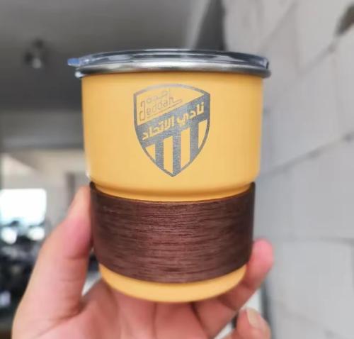 كوب من الفولاذ بشعار الاتحاد