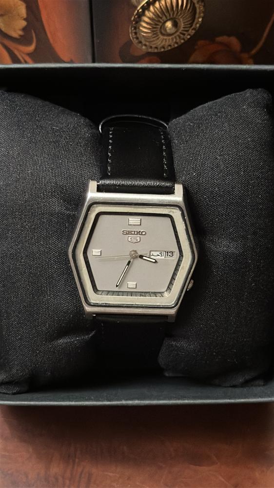 سيكو ٥ جلد سداسي كلاسيك | Seiko 5 Vi Classic