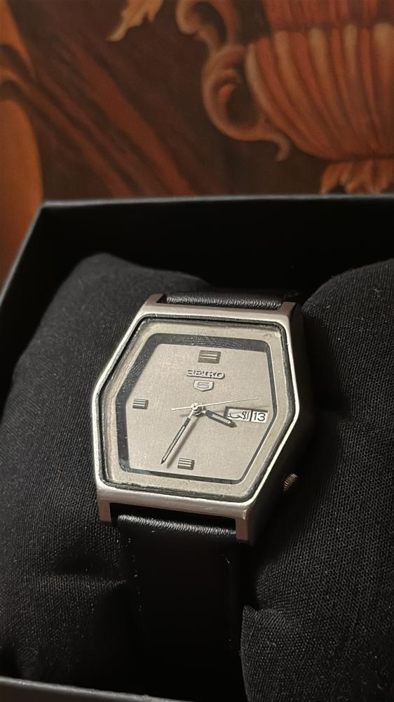 سيكو ٥ جلد سداسي كلاسيك | Seiko 5 Vi Classic