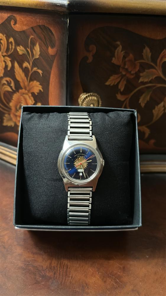 ويست اند واتش شمسي بلوو مون | Wesr end watch cQ