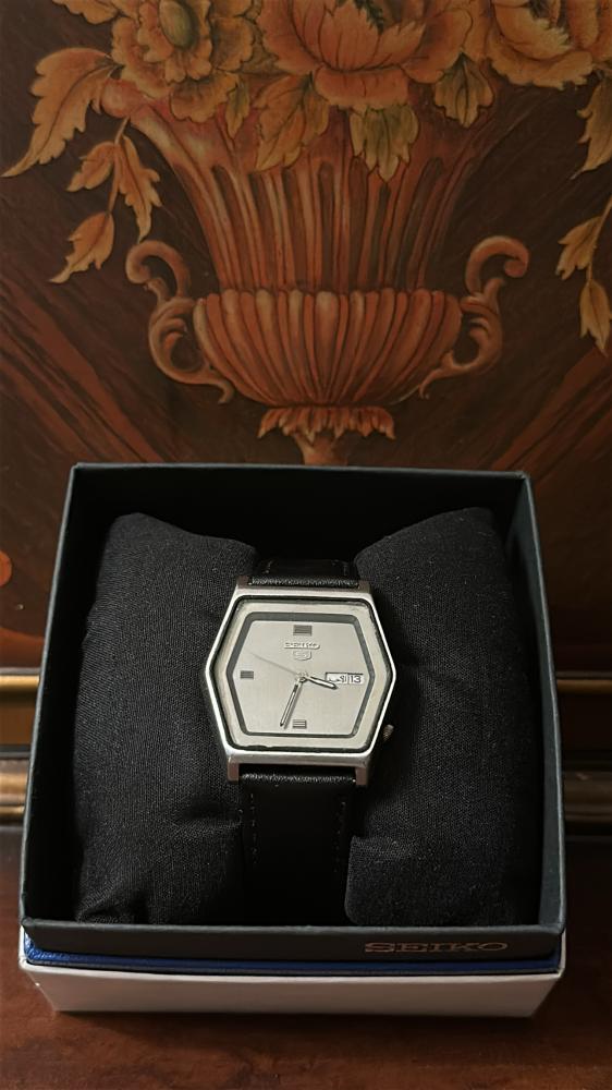 سيكو ٥ جلد سداسي كلاسيك | Seiko 5 Vi Classic