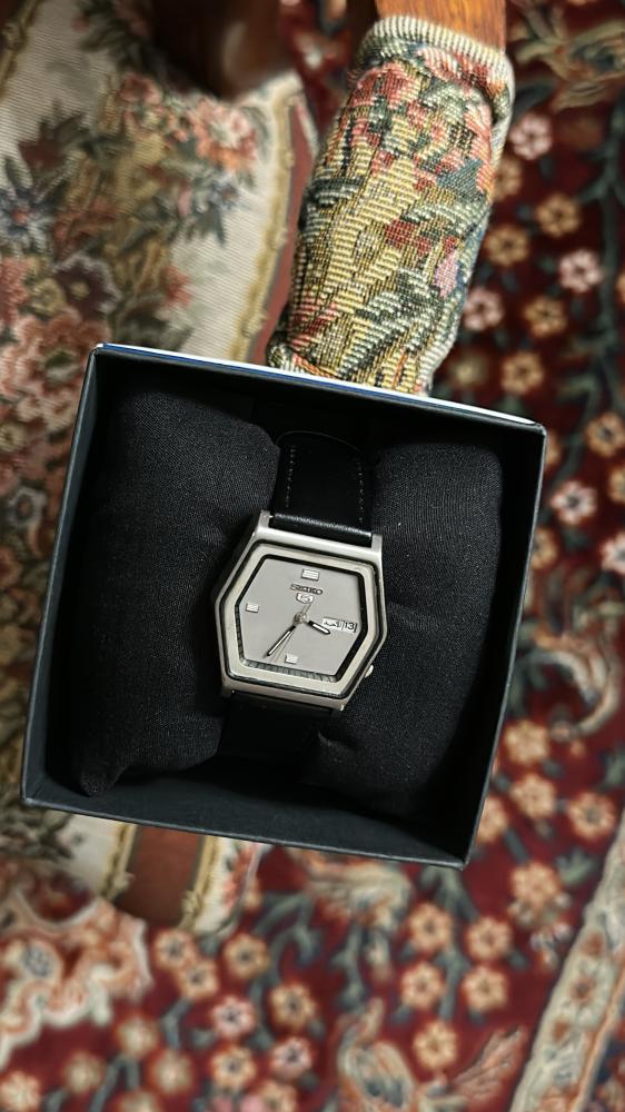 سيكو ٥ جلد سداسي كلاسيك | Seiko 5 Vi Classic