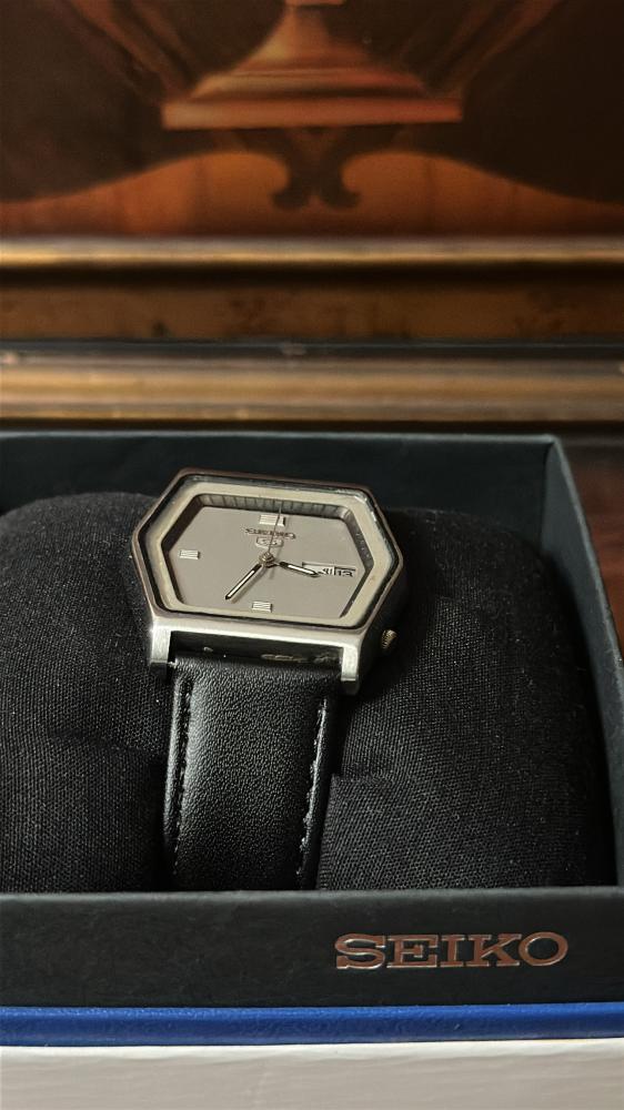 سيكو ٥ جلد سداسي كلاسيك | Seiko 5 Vi Classic