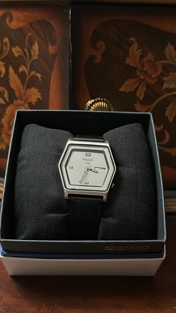 سيكو ٥ جلد سداسي كلاسيك | Seiko 5 Vi Classic