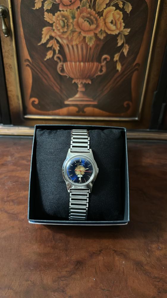 ويست اند واتش شمسي بلوو مون | Wesr end watch cQ