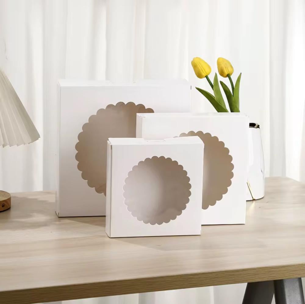 علب بنافذه شفافه