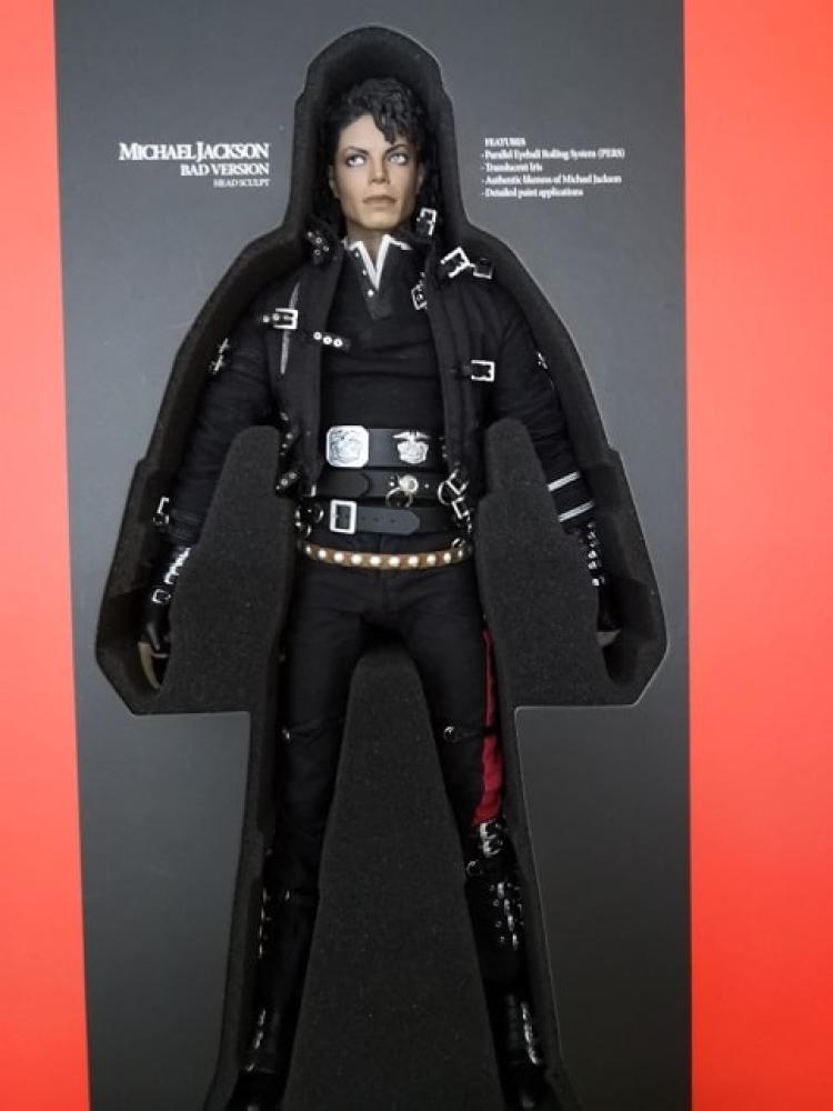 Hot Toys DX03 BAD 1/6 MICHAEL JACKSON (BAD VERSION) - ME Studios Hot Toys DX03 BAD 1/6 MICHAEL JACKSON (BAD VERSION) - ME Studios