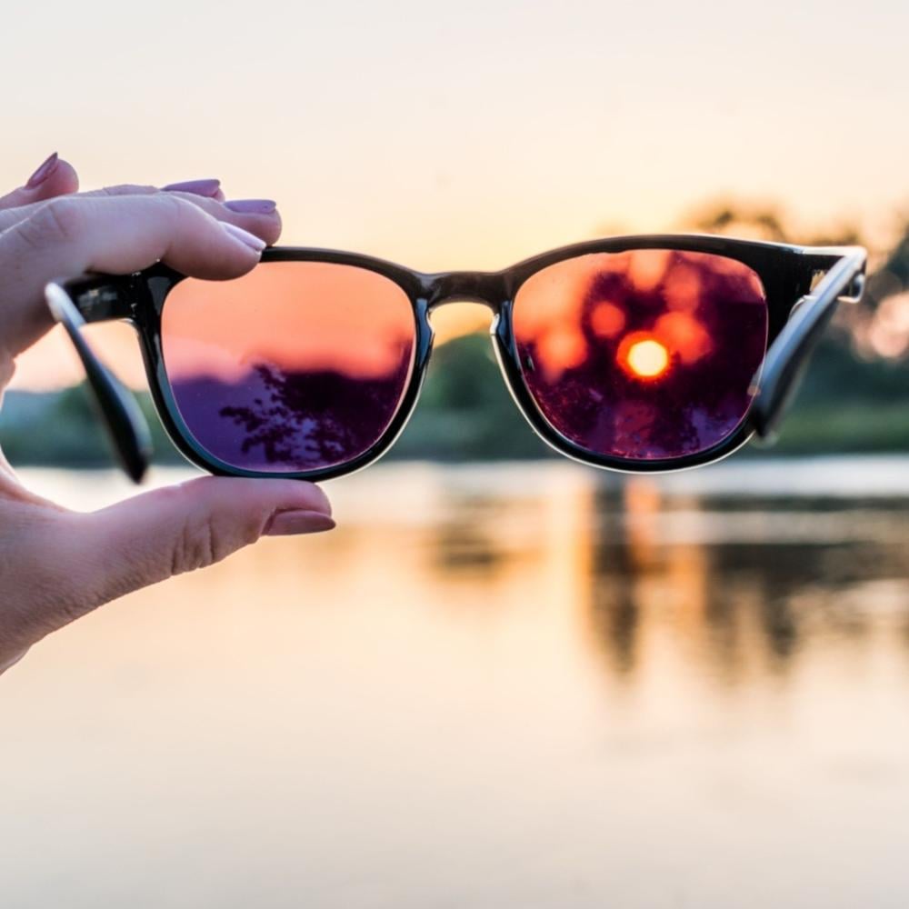 ماهي عدسات الــ Polarized للنظارات الشمسية ومالفرق بين عدسات الـ Polarized وعدسات الحماية من الأشعة فوق البنفسجية (UV)؟ ماهي عدسات الــ Polarized للنظارات الشمسية ومالفرق بين عدسات الـ Polarized وعدسات الحماية من الأشعة فوق البنفسجية (UV)؟