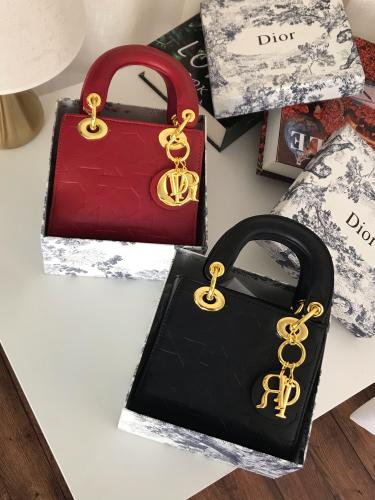DIOR
