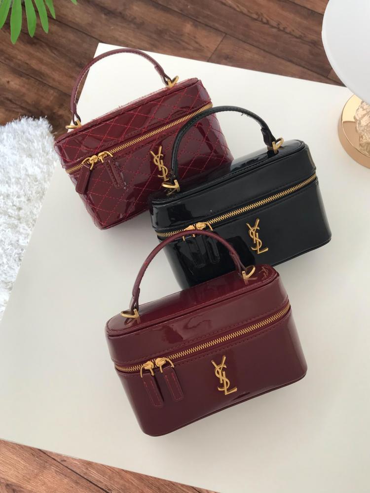  Saint Laurent