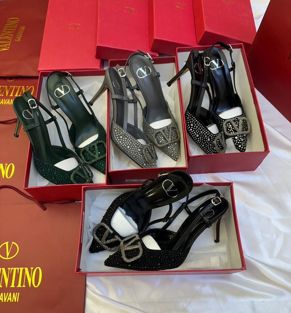 كعب VALENTINO