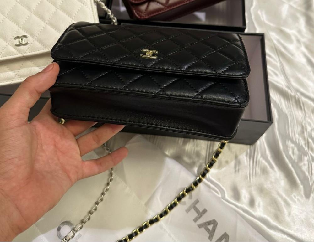 أسود مطفي ذهبي