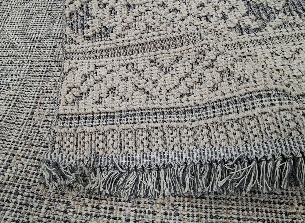 السجاد تركي خيش باللون الرمادي على بيج المقاس 2*3
