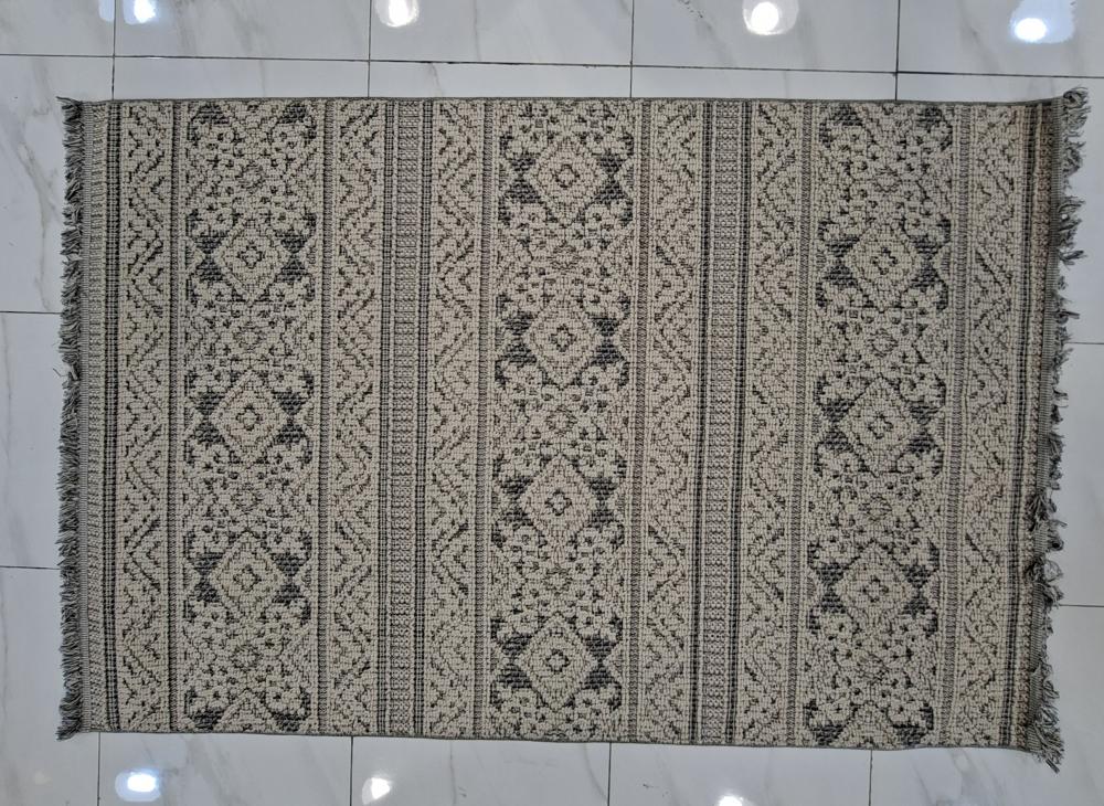 السجاد تركي خيش باللون الرمادي على بيج المقاس 2*3