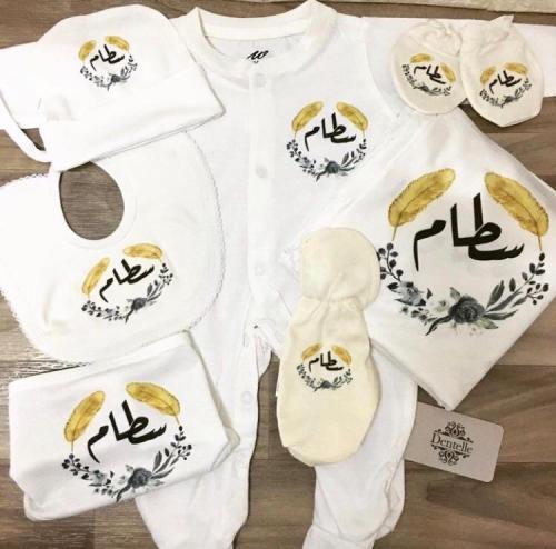 طقم مواليد مكون من 7 قطع الاسم والعبارة حسب الطلب
