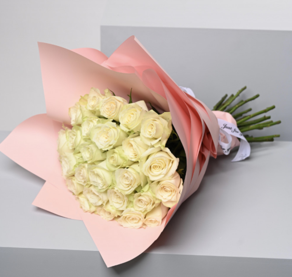 معاني الورد الأبيض: جمال ورمزية الزهور البيضاء