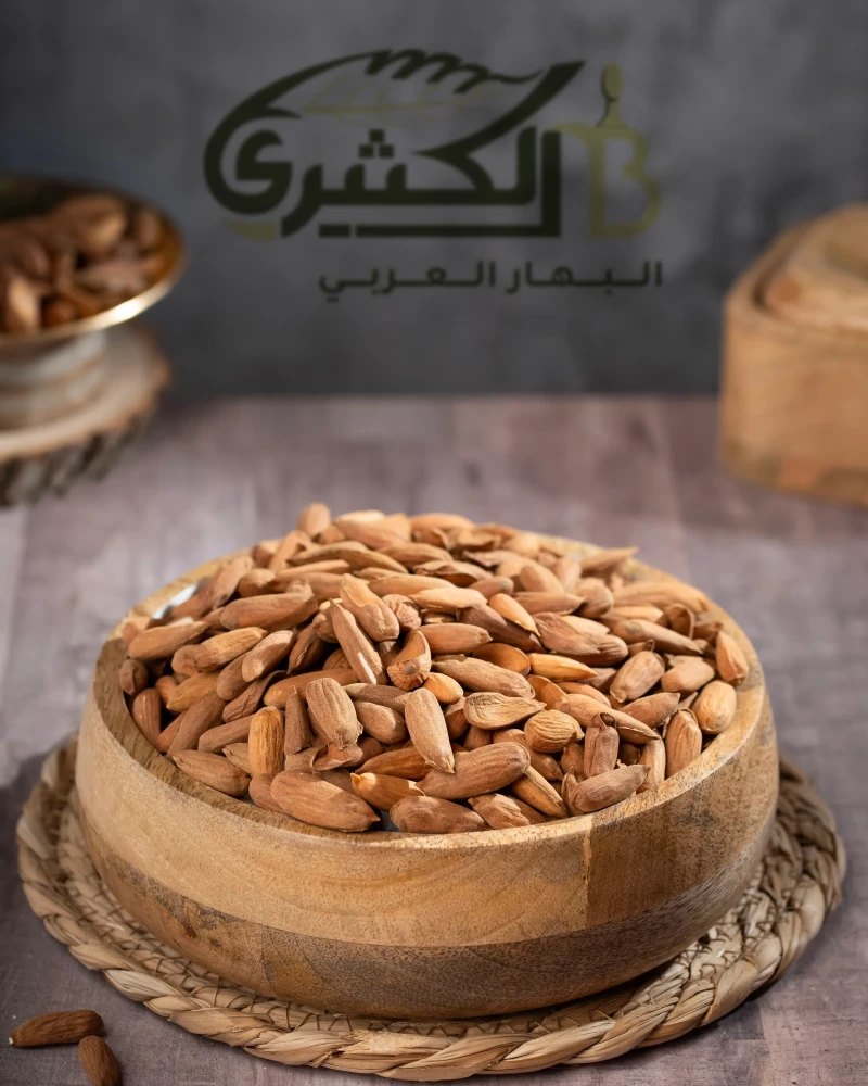 حبات لوز أفغاني طويل ني طبيعي بقشرته الخارجية