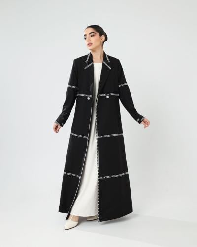 صوف اسود مع جلد اسود بخيوط بيضاء