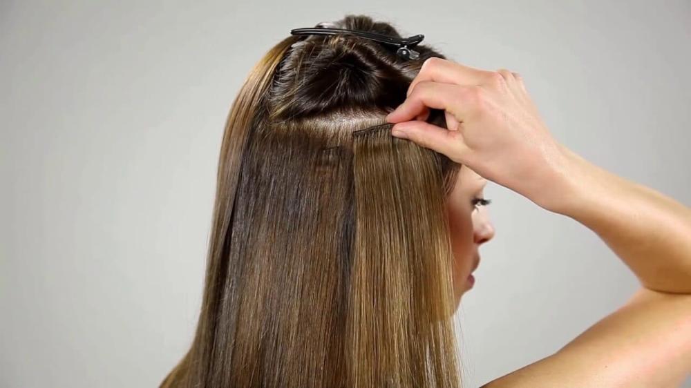 إزالة وصلات الشعر اللاصقة