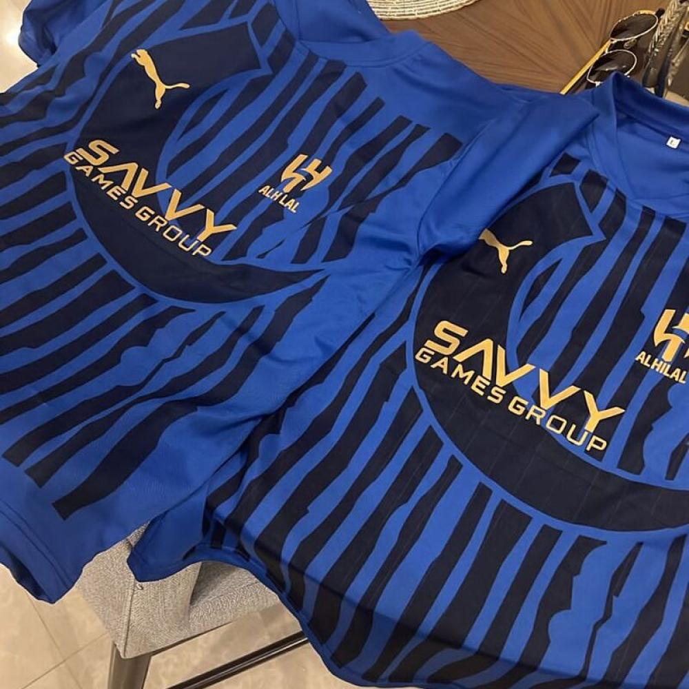 تيشرت الهلال كأس العالم للأندية شعار على الكتف