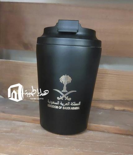 كوب اسود حافظ للحرارة