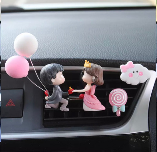 مجسم كيوت على شكل زوجين يعطر السياره بعطور فريش
