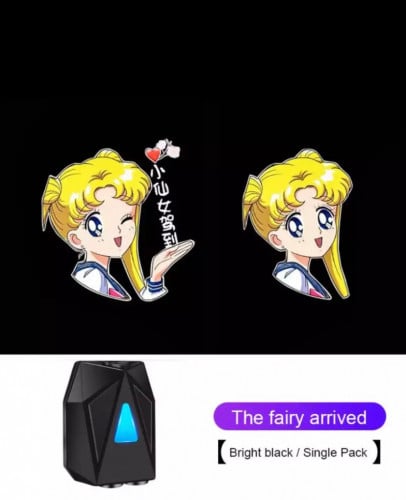 شعار سيلور مون متحرك قطعتين بابين  تعطي قبله طائره