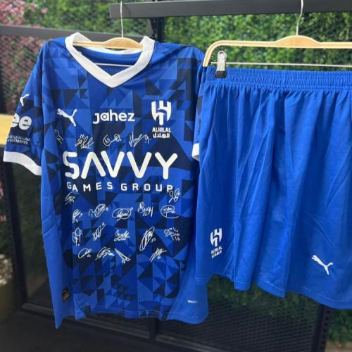 طقم الهلال بتوقيع الاعبين 2025