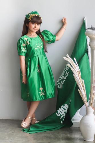 فستان اليوم الوطني مطرز سيفين ونخلة