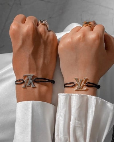 اسوارة لوي فيتون بالاسم