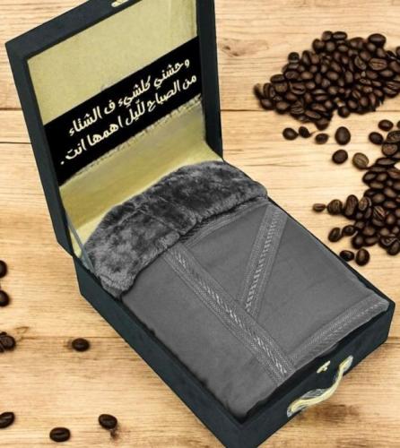 فرو رجالي فاخر بتصميم أنيق ودافئ