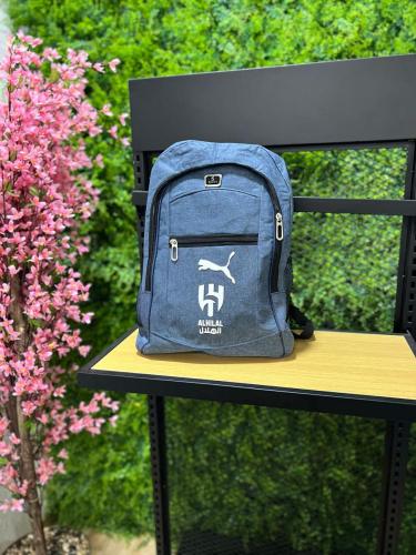 شنطة مدرسية بشعار نادي الهلال