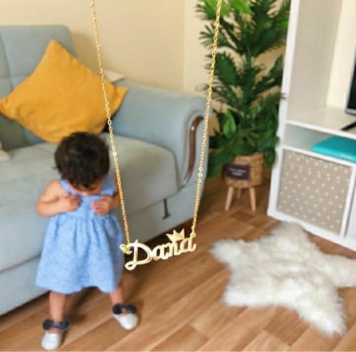 سلسال بالاسم مطلي بالذهب