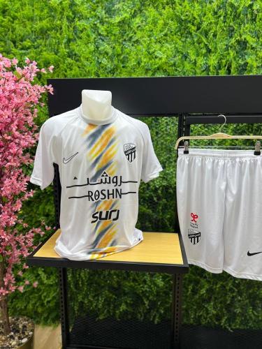 طقم الاتحاد الجديد الوان الابيض2025