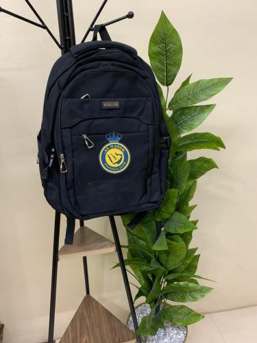 شنطة مدرسية بشعار نادي النصر