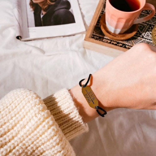 اساور تاريخ للنساء والرجال