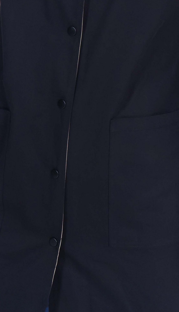 أسود