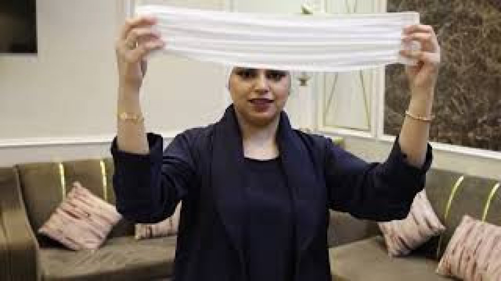 توربان قطعتين بإغلاق لصق من بلاك وينج  الأناقة المريحة بلون الأوف وايت