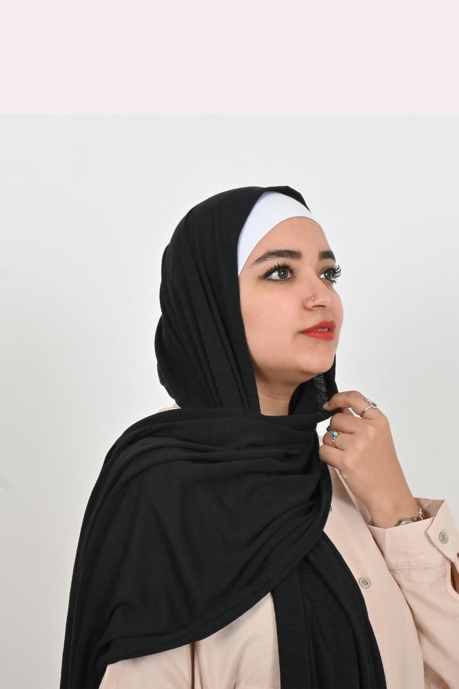أسود
