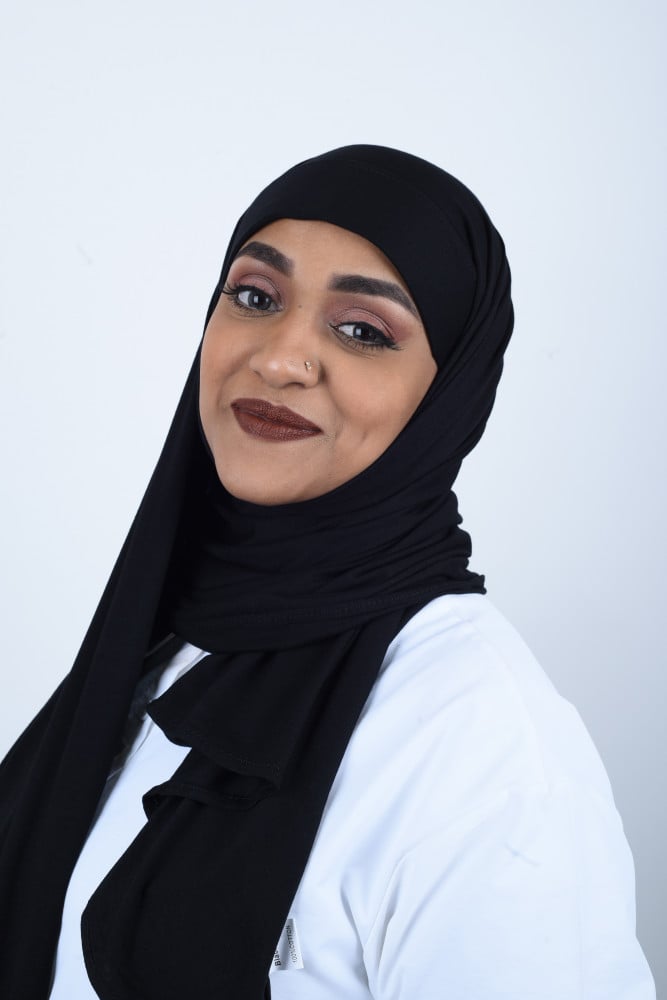 أسود