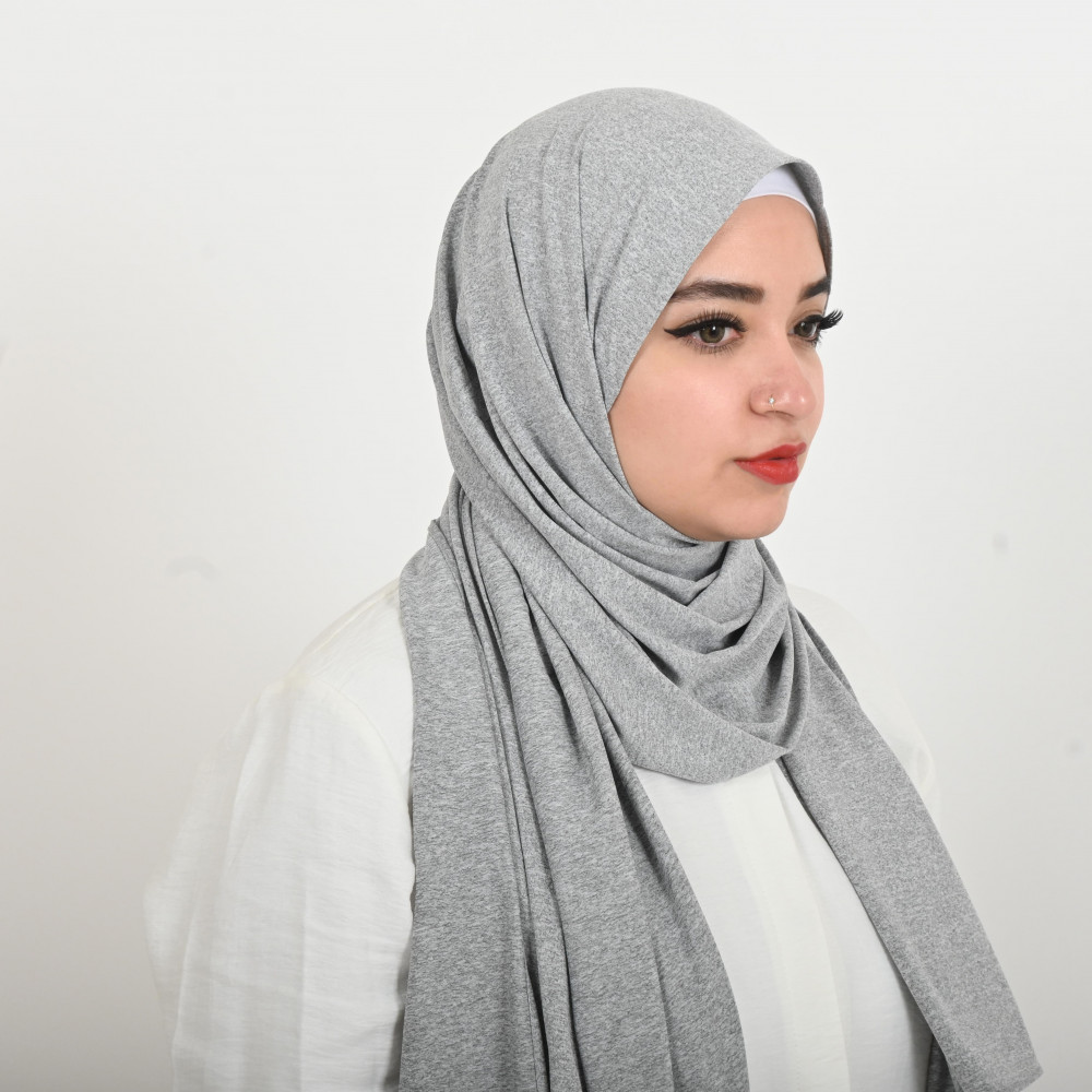 رمادي منقط