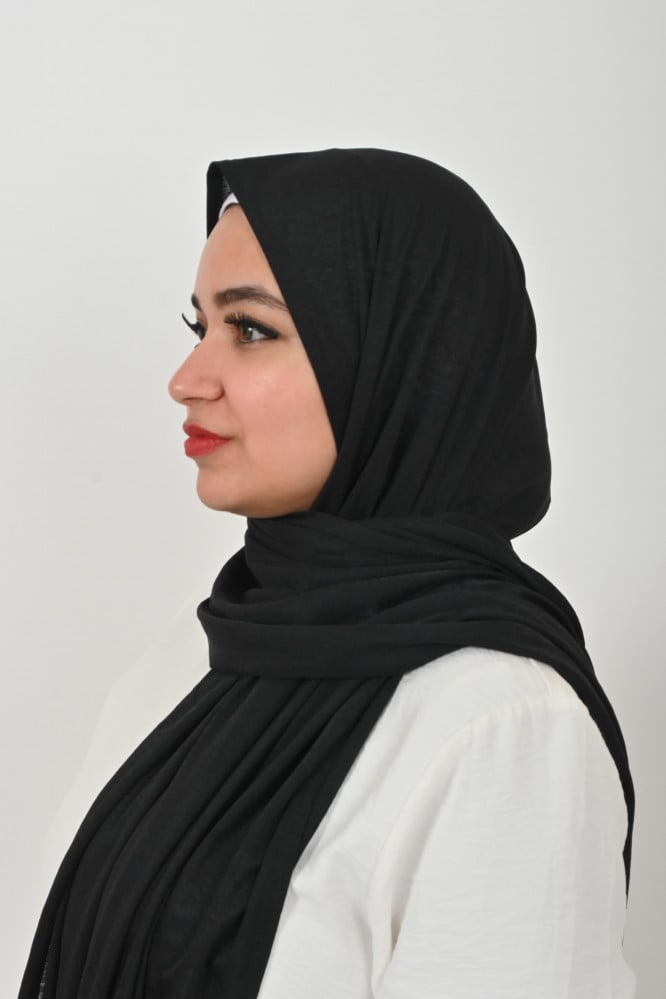أسود