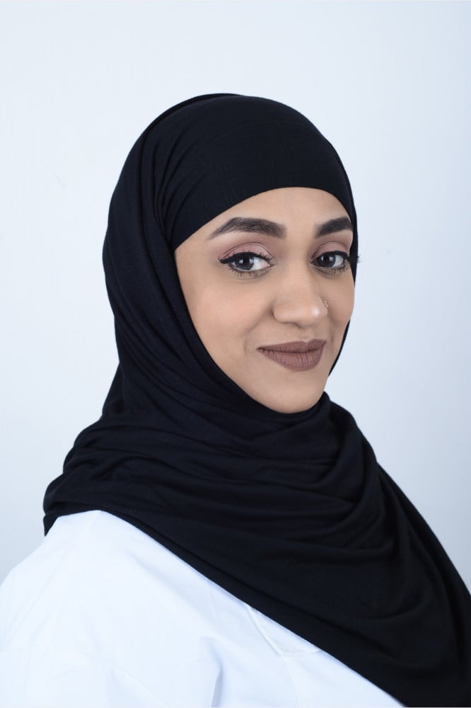 أسود