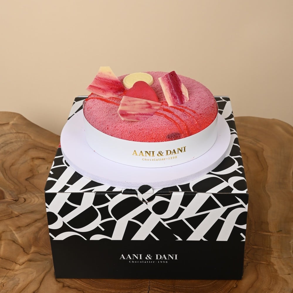 كيك الريد فلفت من آني و داني - نسيم الورد - محل ورد طبيعي - توصيل ورد في  نفس اليوم