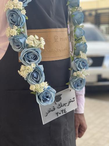 طوق تخرج ورد صناعي 6