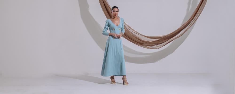 الفستان الأنيق: لمسة من العصرية والأنوثة