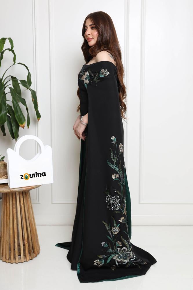 فستان سهره نسائي كريب على تفته ذيل  مطرز  لون اسود