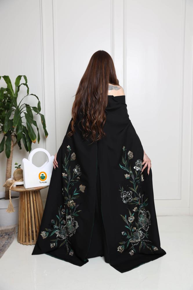 فستان سهره نسائي كريب على تفته ذيل  مطرز  لون اسود